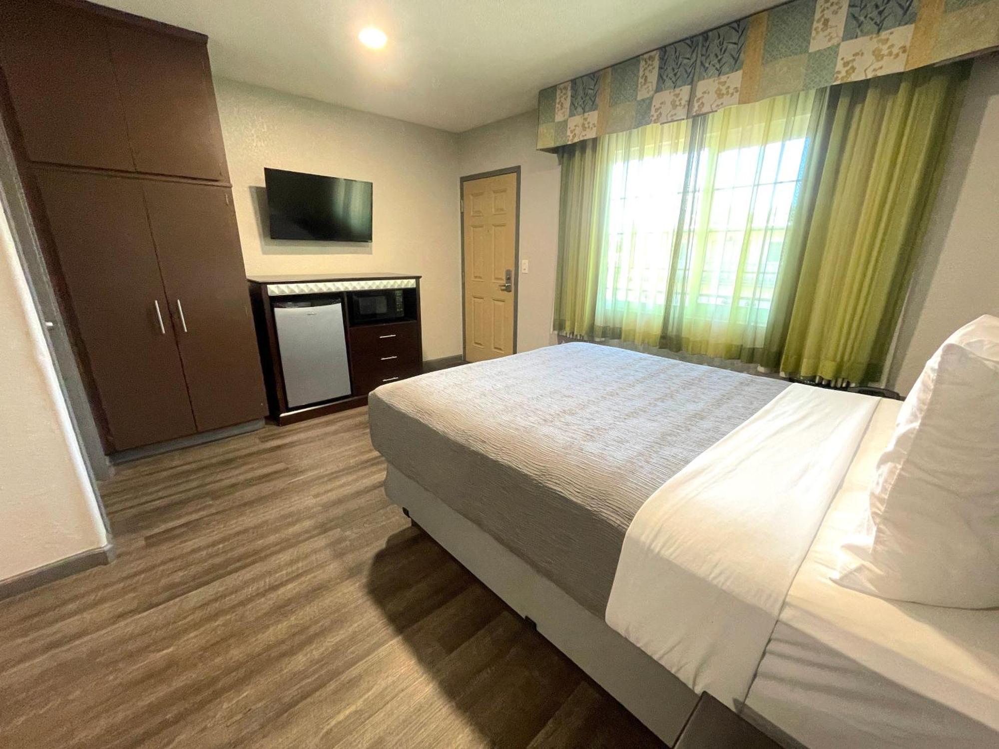 Sequoia Motel Фресно Экстерьер фото